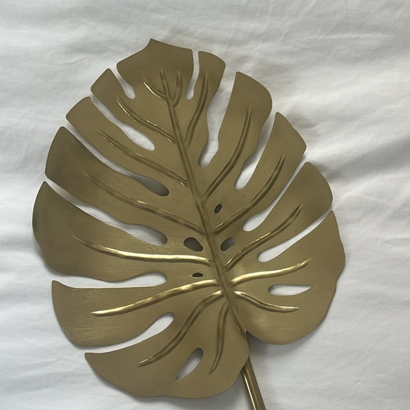 Gold monstera leaf, set of 2 - Picture 3 of 4